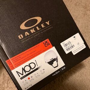 NWT Oakley MOD1 Snow Helmet White Adult M